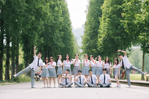 惠山大学毕业照合影创意拍摄定格青春